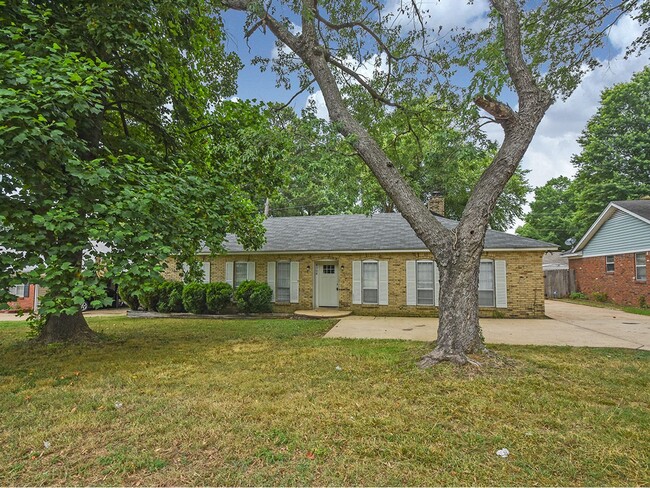 UPDATED 3 bed, 2 bath home with great curb... - UPDATED 3 bed, 2 bath home with great curb...