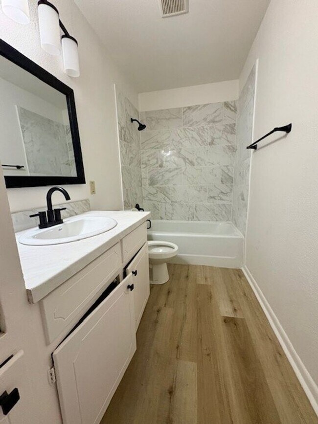 Photo - 5505-5507 Tennyson Unit 5505 Tennyson