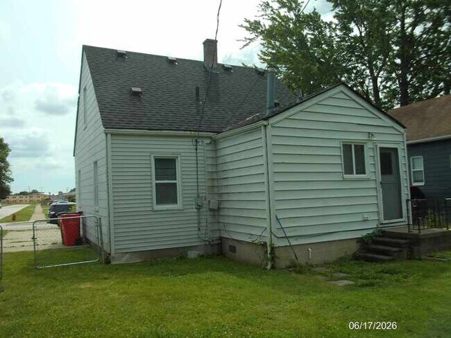 Photo - 25627 Paige St
