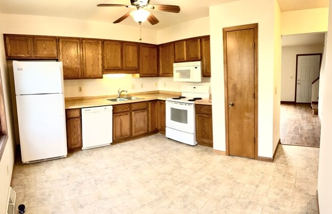 Photo - 205 Applewood Ln