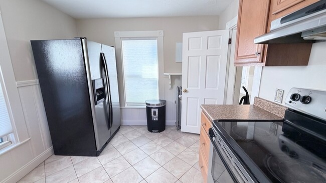 Photo - 391 Commercial St