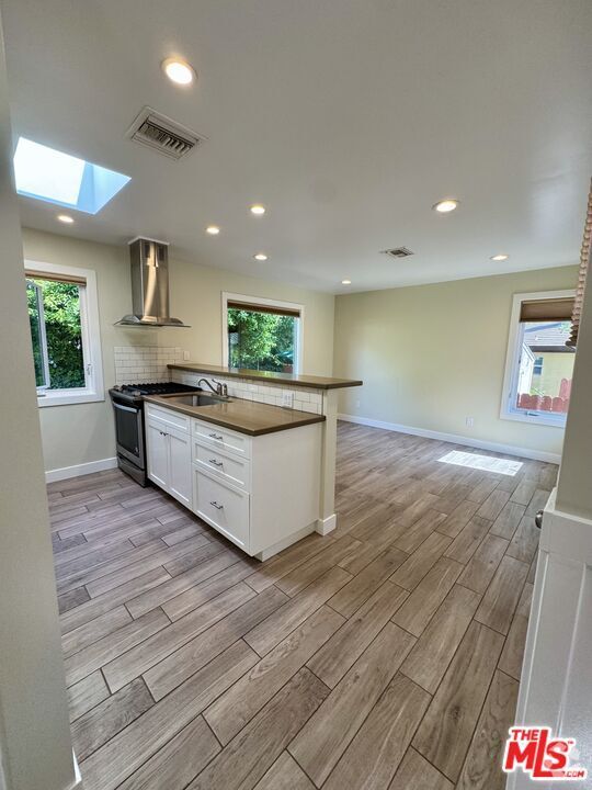 Building Photo - 10740 Aqua Vista St Rental