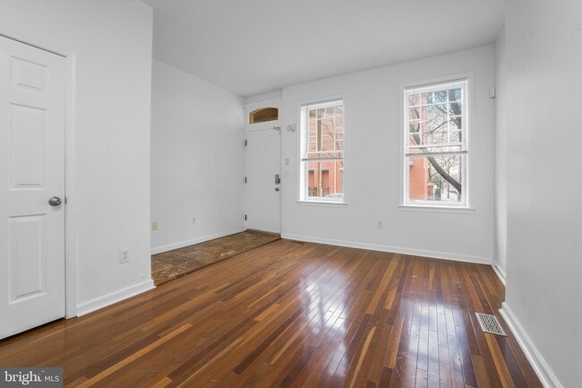 Photo - 609 W 9th St