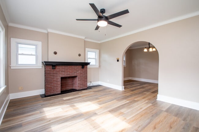 Photo - 3415 N California Ave