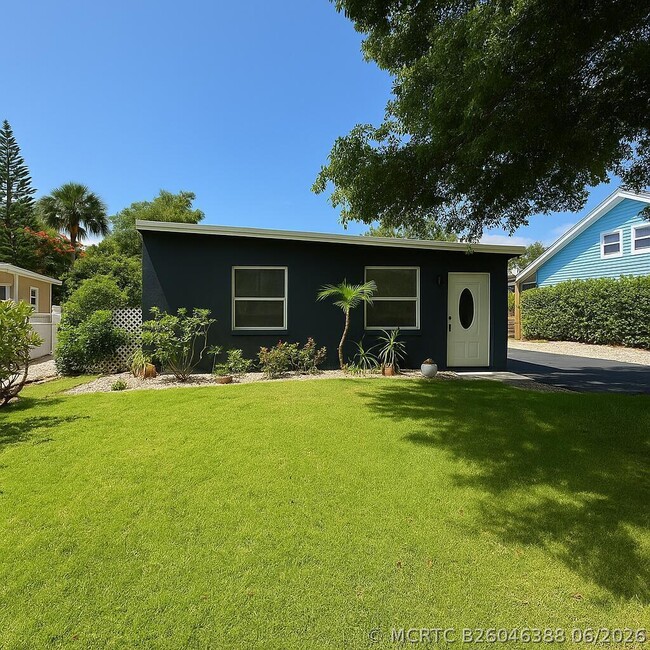 Building Photo - 418 52nd St Unit 1