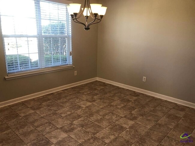 Photo - 137 Kentshire Ln