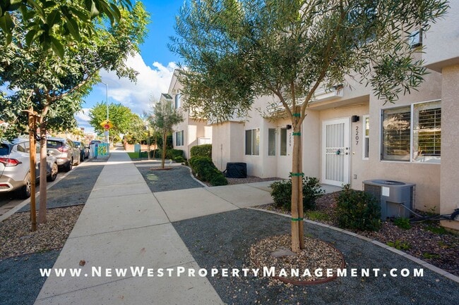 Photo - Exquisite North Park/University Heights Townhome, Small Pet Ok! Unidad 1