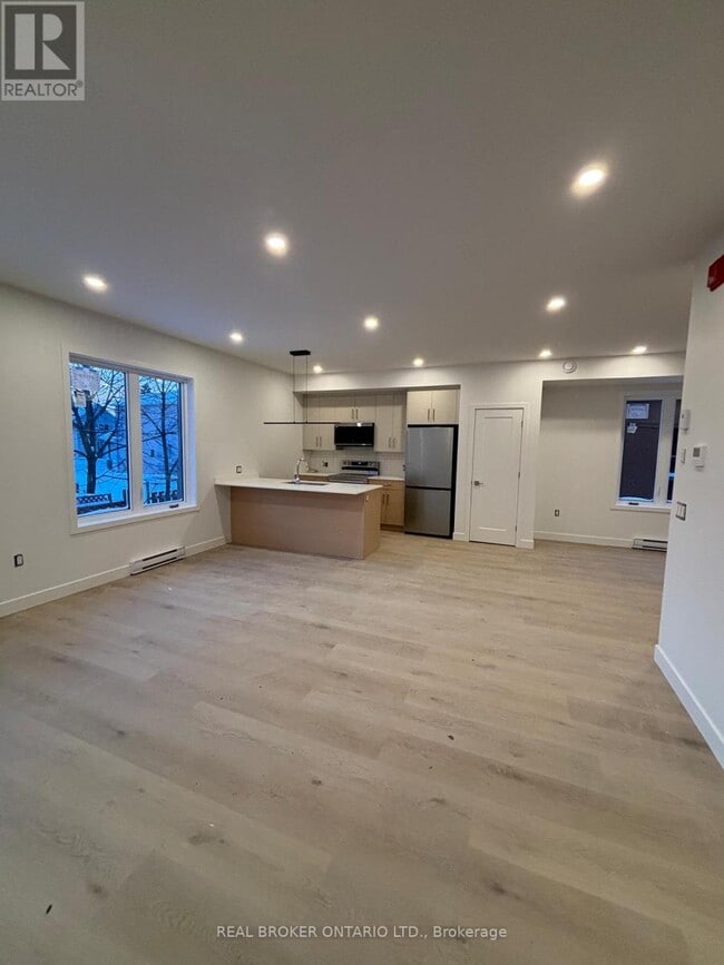 Photo - 184 Woodroffe Ave Unité 4