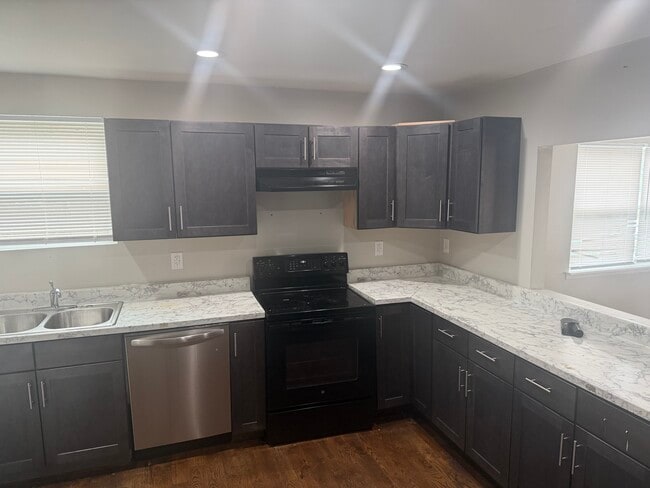 Photo - 433 Bridle Trace Dr