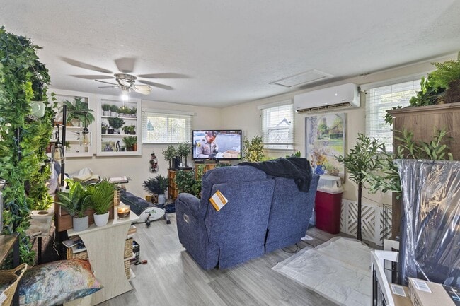 Photo - 916 NE 11th St