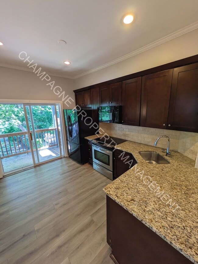 Photo - 3 Bedroom Home, conveniently located near UMKC!