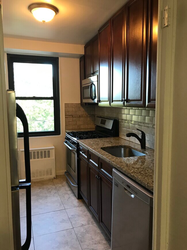 Photo - 201 Saint Pauls Ave Unit 3P