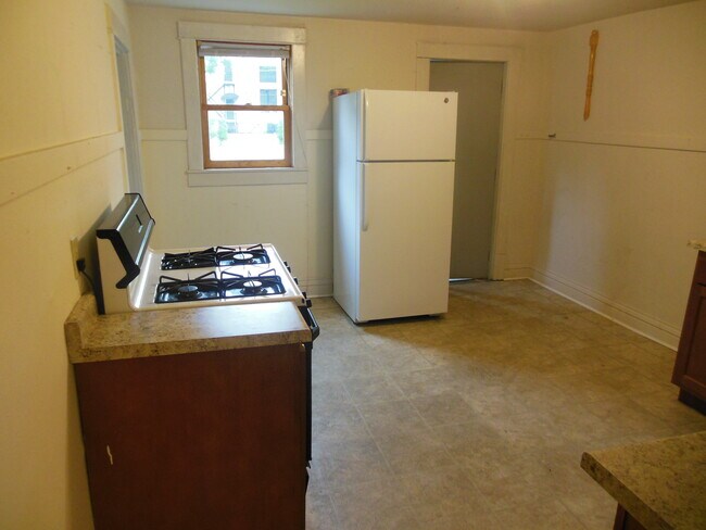 Photo - 445 W Mifflin St