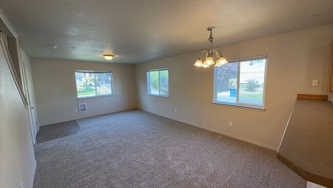 Photo - 1398 NE Elk Ct