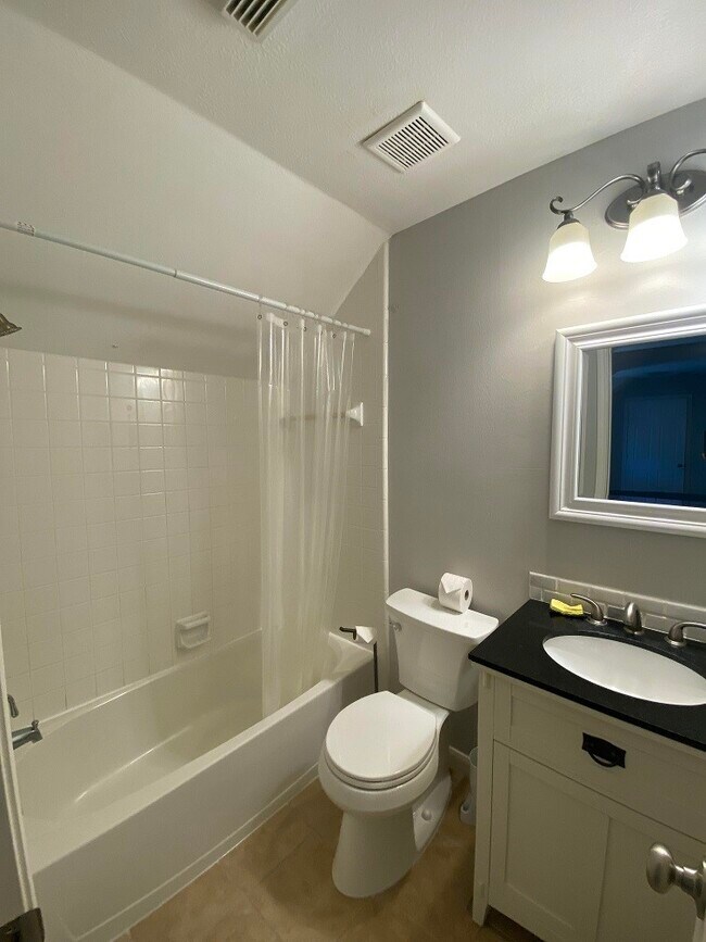 Photo - 7 W Cottage Green