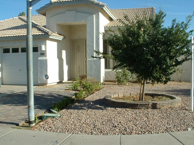 407 W Helena Dr