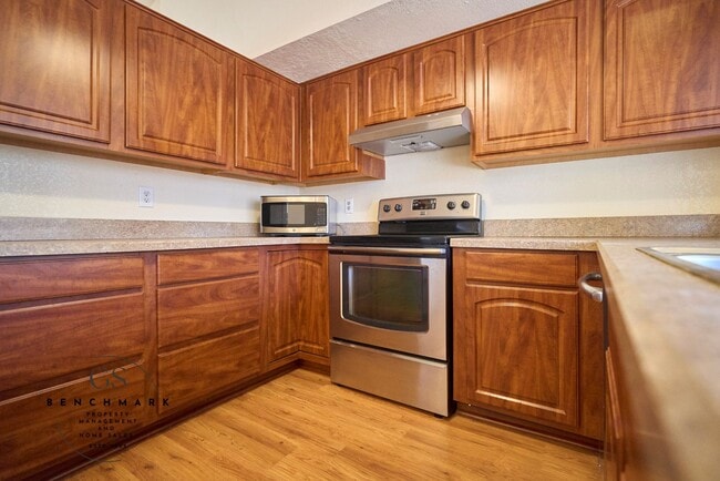 Building Photo - 2230 S Greasewood Rd Rental