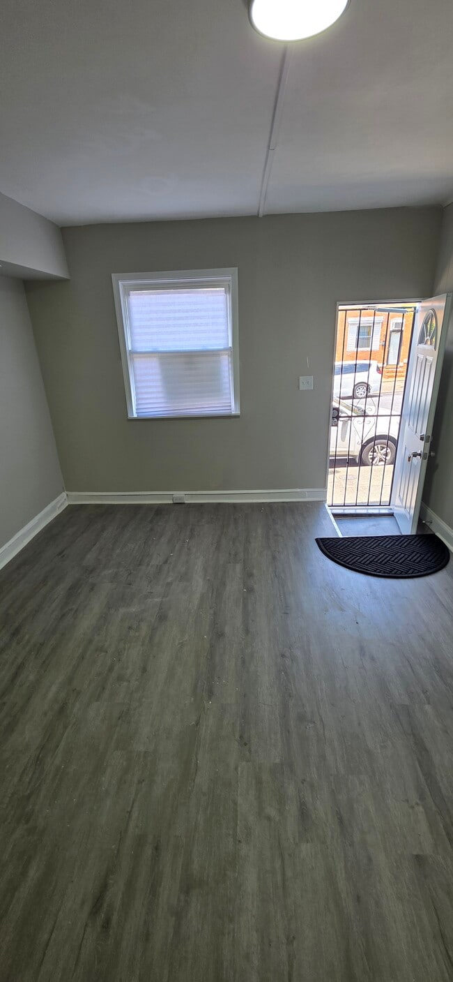 Photo - 3515 E Fairmount Ave
