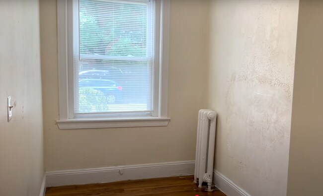 Photo - 200 Kelton St