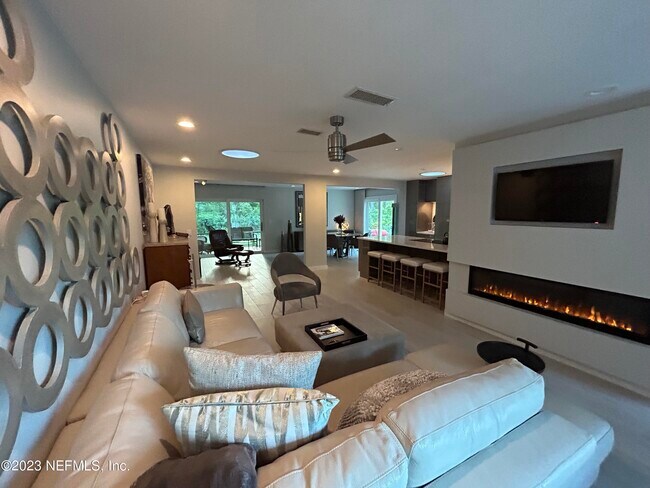 Photo - 937 Espinado Ave