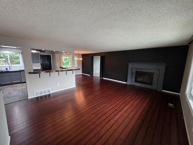 Photo - Beautiful Home in 5 Mile