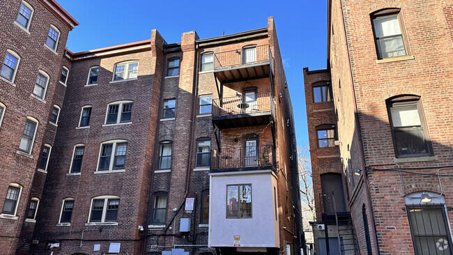 Building Photo - 1203 Beacon St Unit 1 Rental