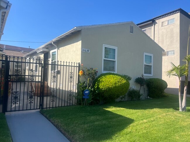 Building Photo - 10639 Ayres Ave Unit 10639 Ayres Avenue