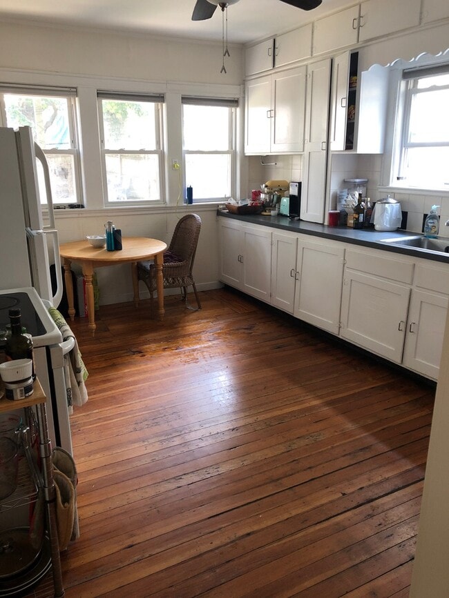 Building Photo - 19 Warner St Unit 2 Rental