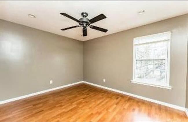 Photo - 208 Woodbridge Commons Way