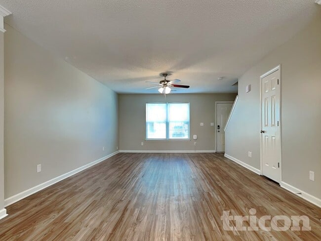 Photo - 121 Eagle Pointe Dr