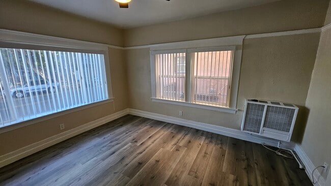 Photo - 1330 W 11th St Unidad 2