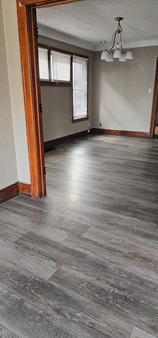 Photo - 1719 Central St