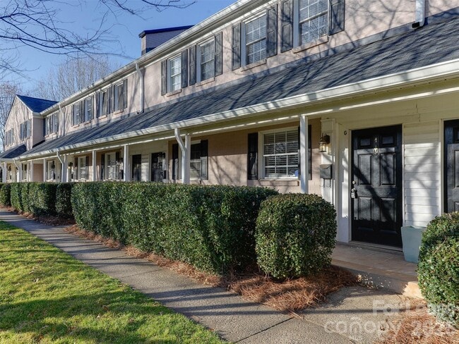 Building Photo - 1224 Green Oaks Ln Unit G