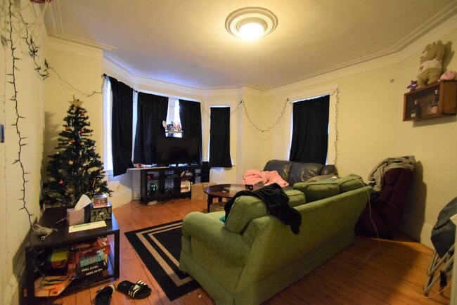 Building Photo - 839 Parker St Unit 2