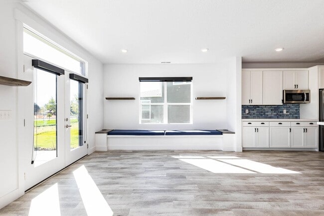 Photo - Stunning Modern Home in Charming Midway – ...