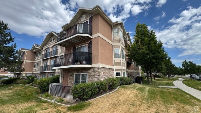 Building Photo - 1617 W Treille Ct Unit I2B Rental