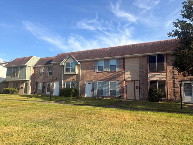 Building Photo - 4210 Wyatt St Unit 7