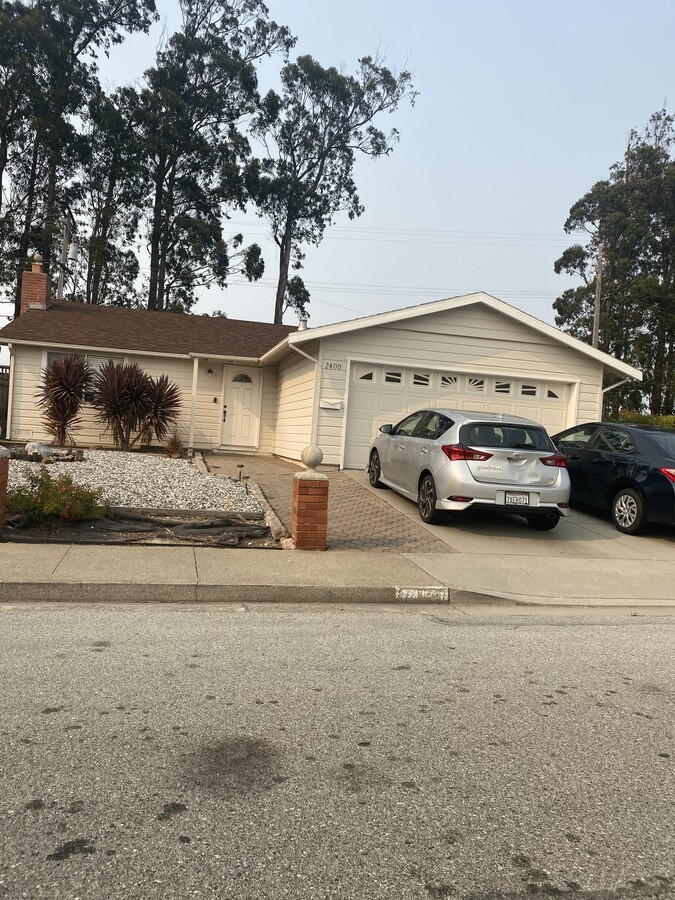 Photo - 2400 Evergreen Dr