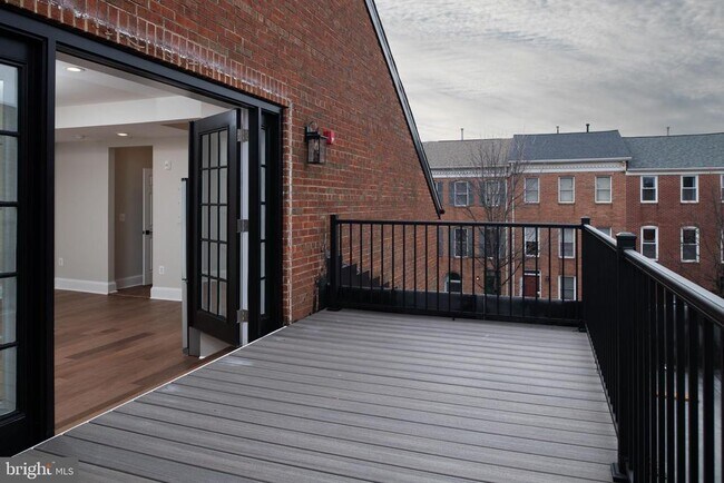 Photo - 1 E Montgomery St