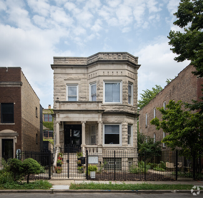 Building Photo - 2235 N Kimball Ave Unit Garden Rental