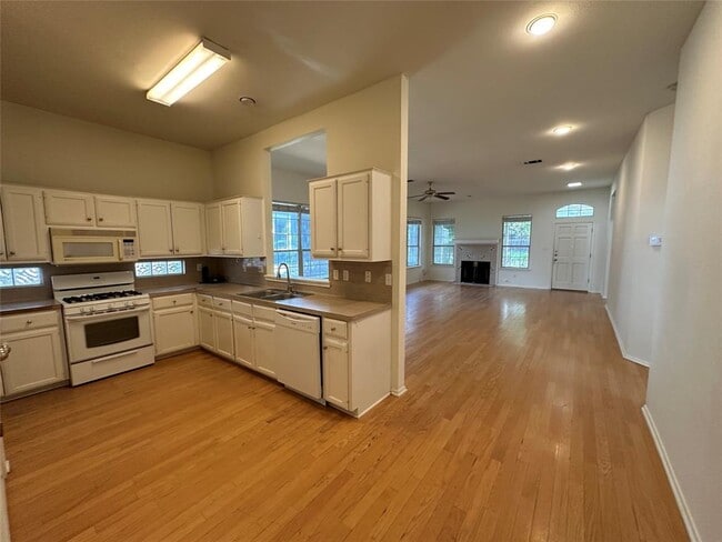 Photo - 311 E 38th St