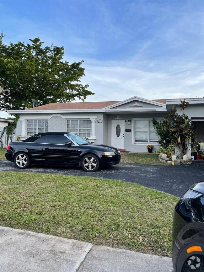 Building Photo - 6812 Doral Rental
