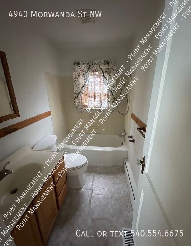 Photo - 4940 Morwanda St NW