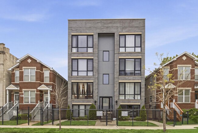 Building Photo - 2143 W Adams St