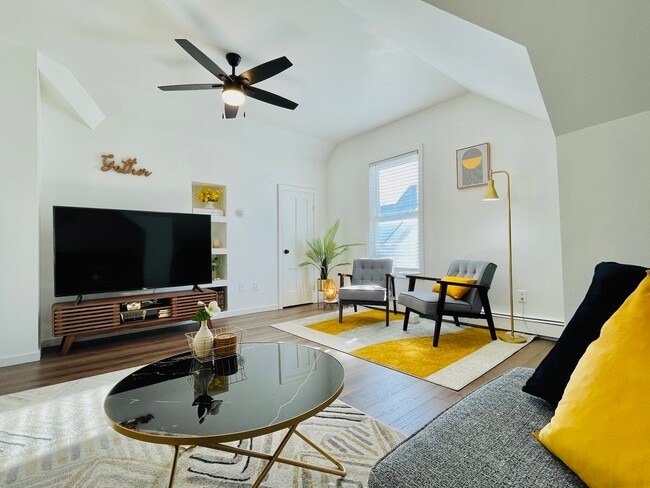 Photo - 143 Oak St Unit 3