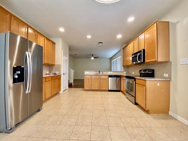 Photo - 3 BED/2.5 BATH House for lease! Located close to Lackland Air force Base