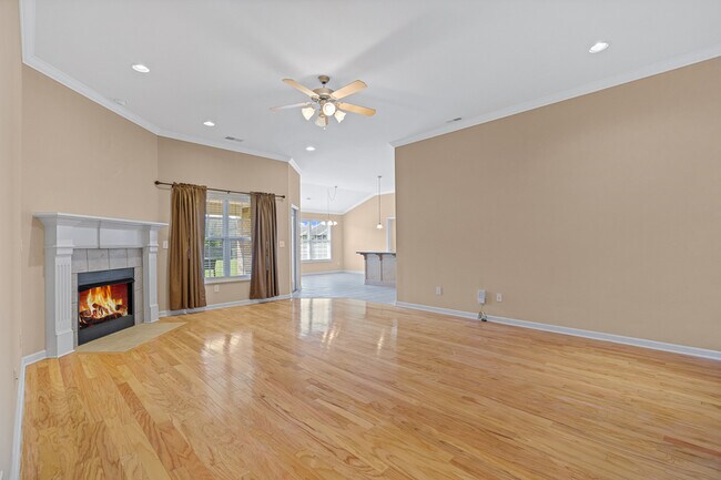 Photo - 2758 Slate Dr SW