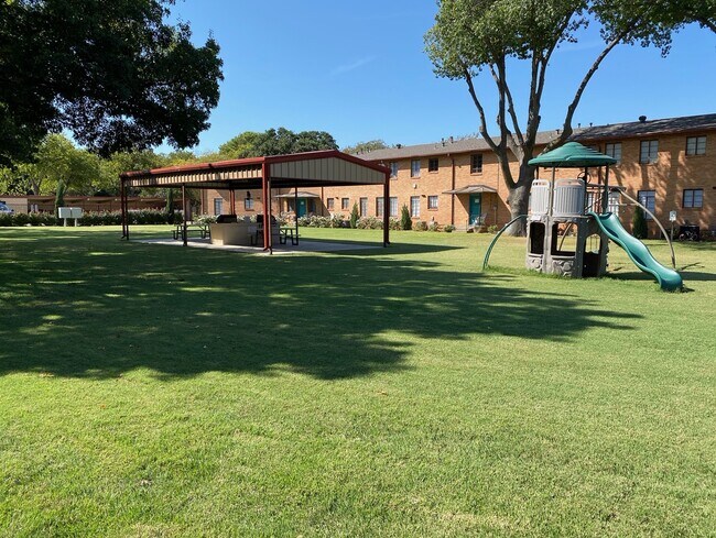 Photo - 3701 Southmoor Ln