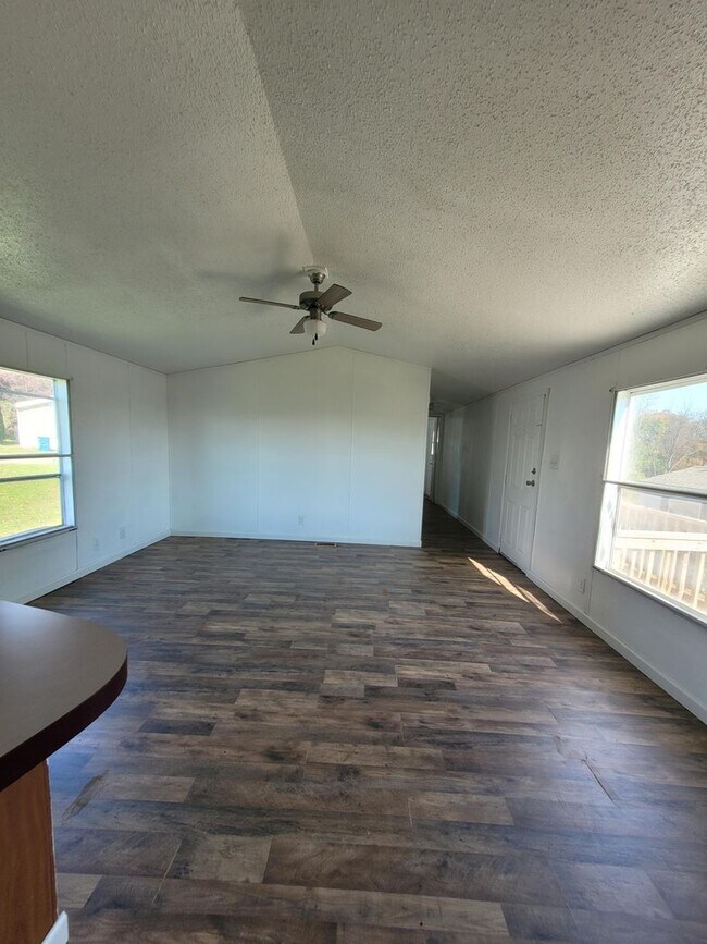 Photo - 3 bedroom 2 bathroom Mobile Home