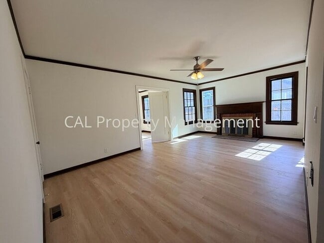 Photo - 3 bedroom 2 bathroom single level home!